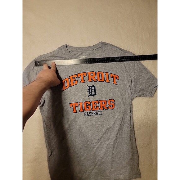 Detroit Tigers MLB Majestic Classic Grey Detroit Tigers est. 1901 Large T-Shirt - Picture 3 of 6